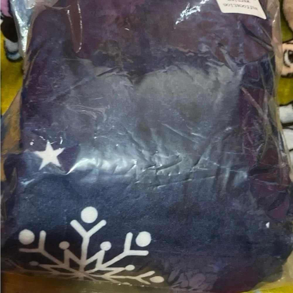 Snowflake Pattern Blue Throw Blanket